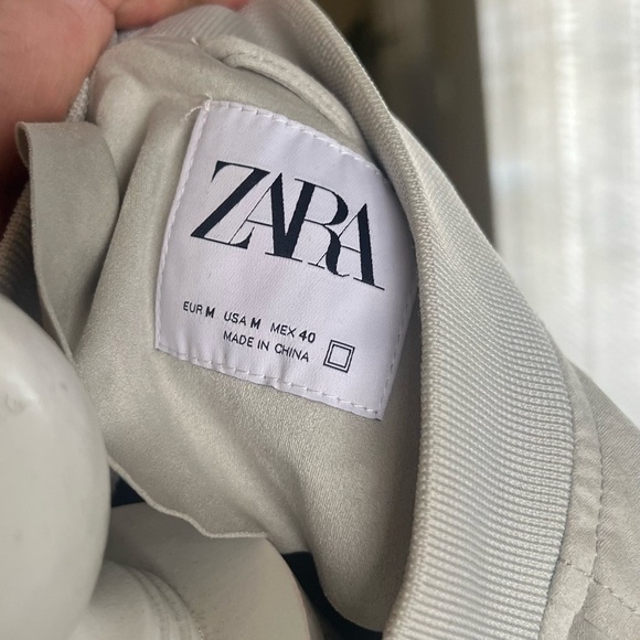 Stylish White Bomber Jacket - Picture 4 of 4